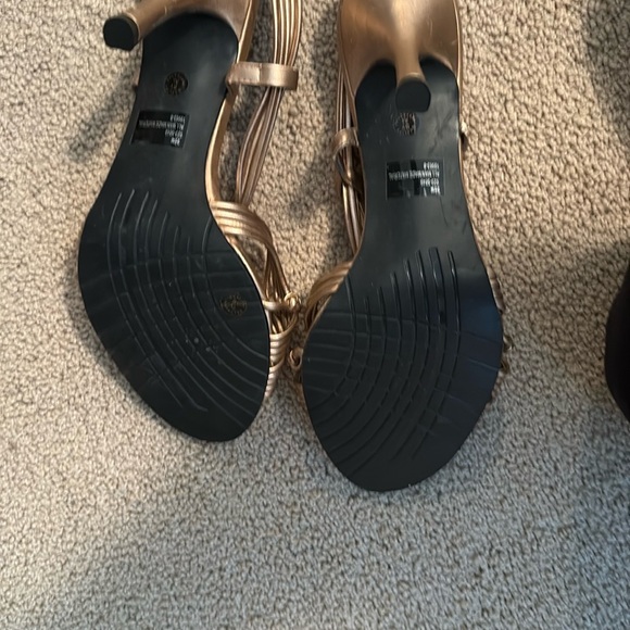 Worthington Gold Heels with Elegant Criss-Cross Straps - Picture 3 of 5